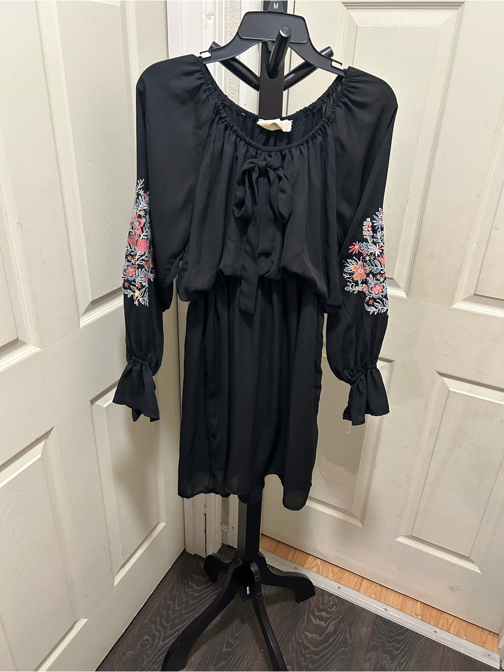 Savanna Jane Floral Embroidered Sleeve Mini Dress Size Large